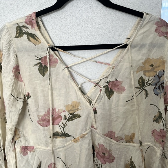 ⚡️American Rag Cie bell sleeve blouse - Picture 2 of 7